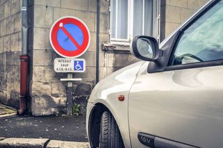 panneau de stationnement personne à mobilité réduite - Agrandir l'image, .JPG 83 Ko (fenêtre modale)