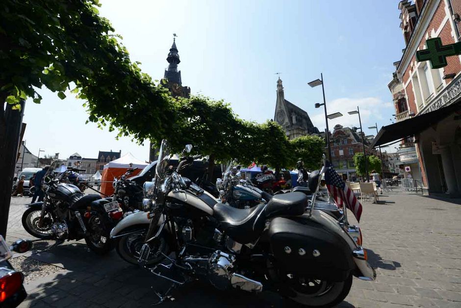 Une moto garée à béthune